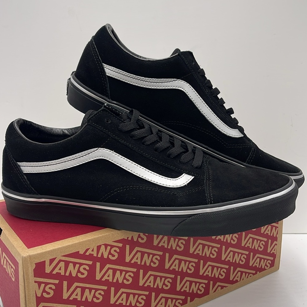 Vans Men’s Black and White Sneakers Old Skool
Metallic Black
VN000CT8BMA - Picture 7 of 16